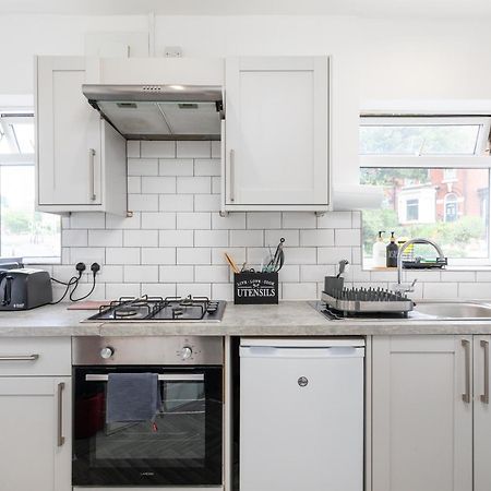 Stylish Studio Apt In Leeds Лийдс Екстериор снимка